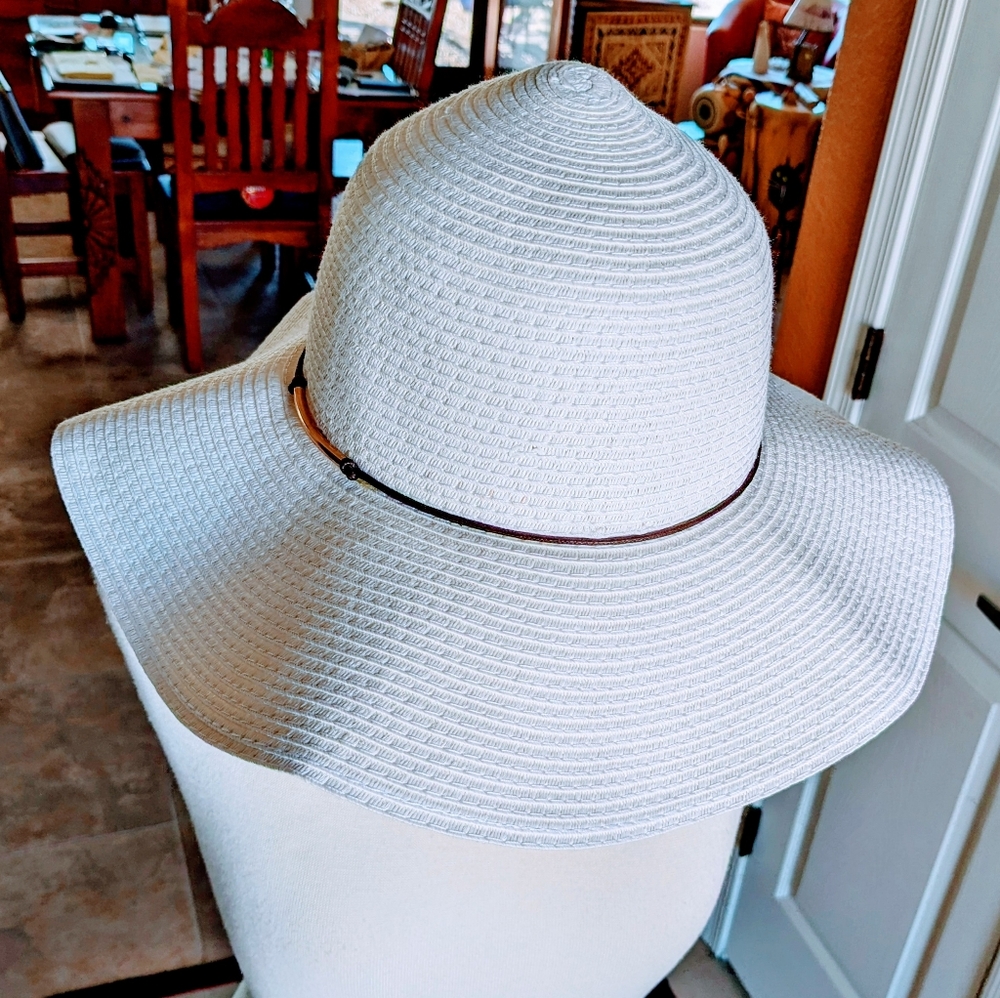 No Boundaries Arctic White Summer Fabric Brimmed Hat